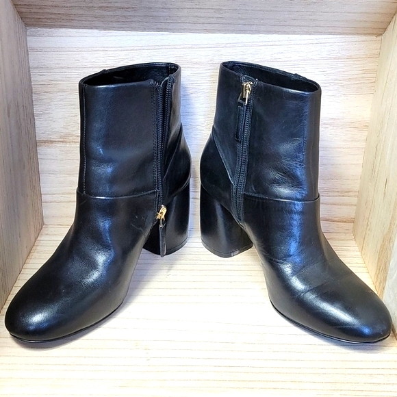 Nine WEST Gold Buttons Black leather Ankle Boots - Picture 8 of 10